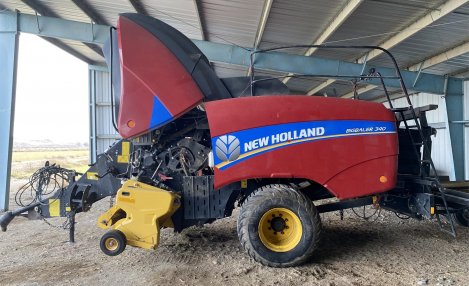 2013 New Holland BIG BALER 340