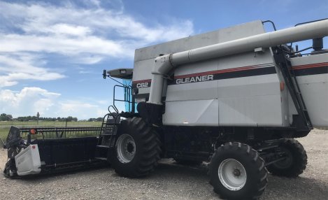 1998 Gleaner C62