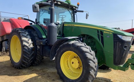 2013 John Deere 8260R