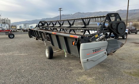 2015 Gleaner 7200-30R