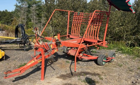 2012 KVERNELAND 9042T RAKE (U-8698)