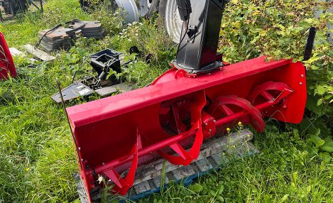 MASSEY FERGUSON 1410 FRONT SNOWBLOWER (U-70020)