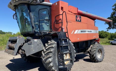 Massey Ferguson 9690 Combine