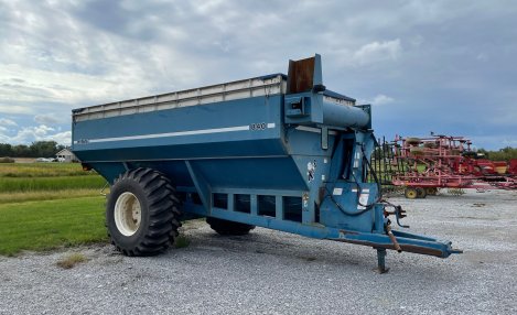 1996 Kinze 840 Grain Cart