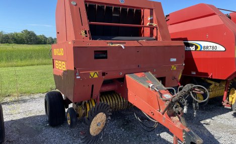 2001 New Holland 688 Round Baler